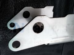 F1 S320926498A кронштейн ремня подъема каретки